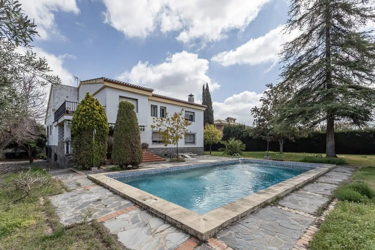 Casa amb piscina en venda a Calle GERANEO