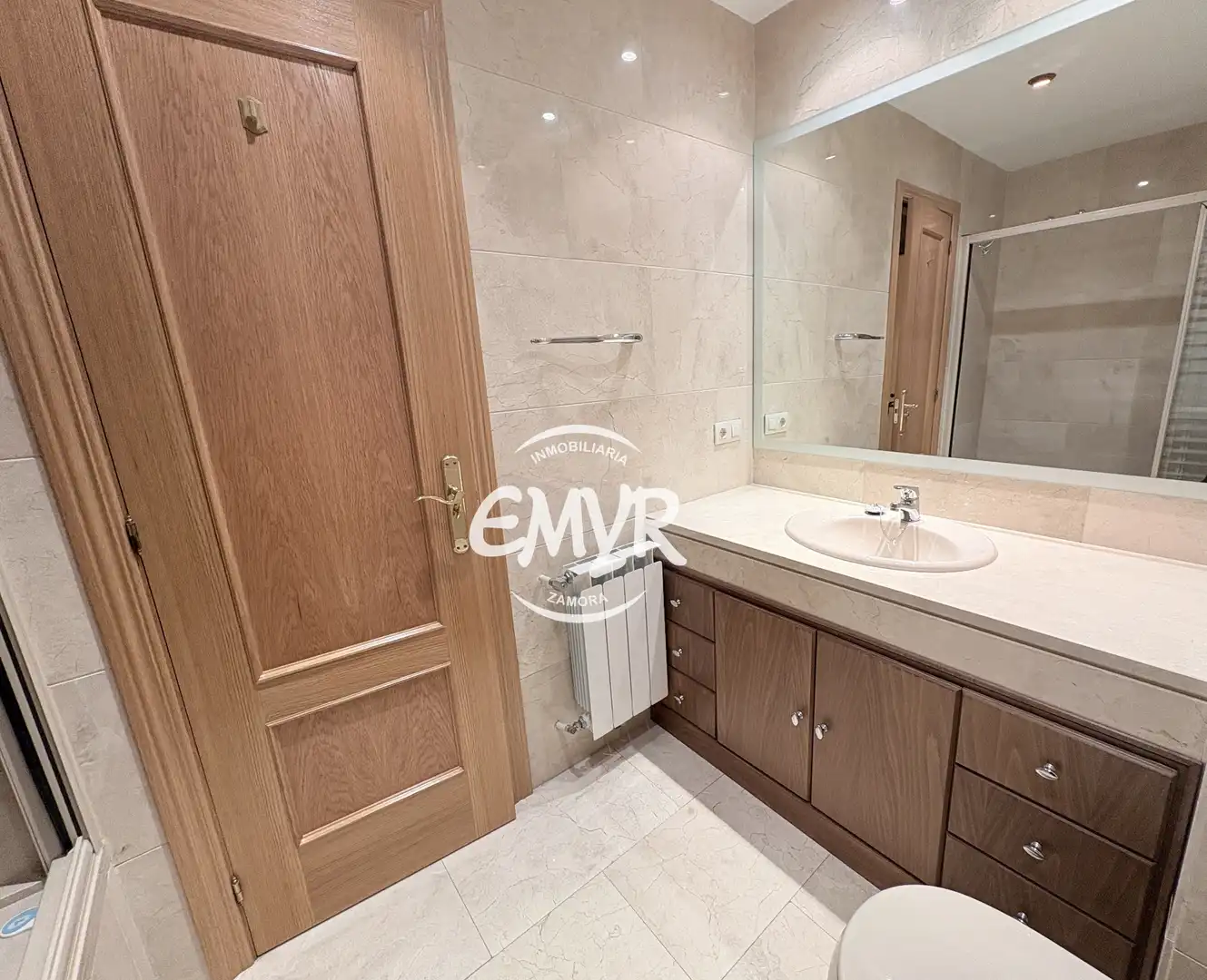 Bathroom of Flat for sale in Zamora Capital   with Heating, Parquet flooring and Terrace
