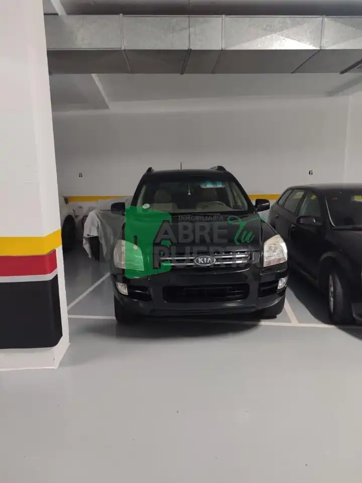 Parking de Piso de alquiler en Ourense Capital  con Calefacción, Parquet y Trastero