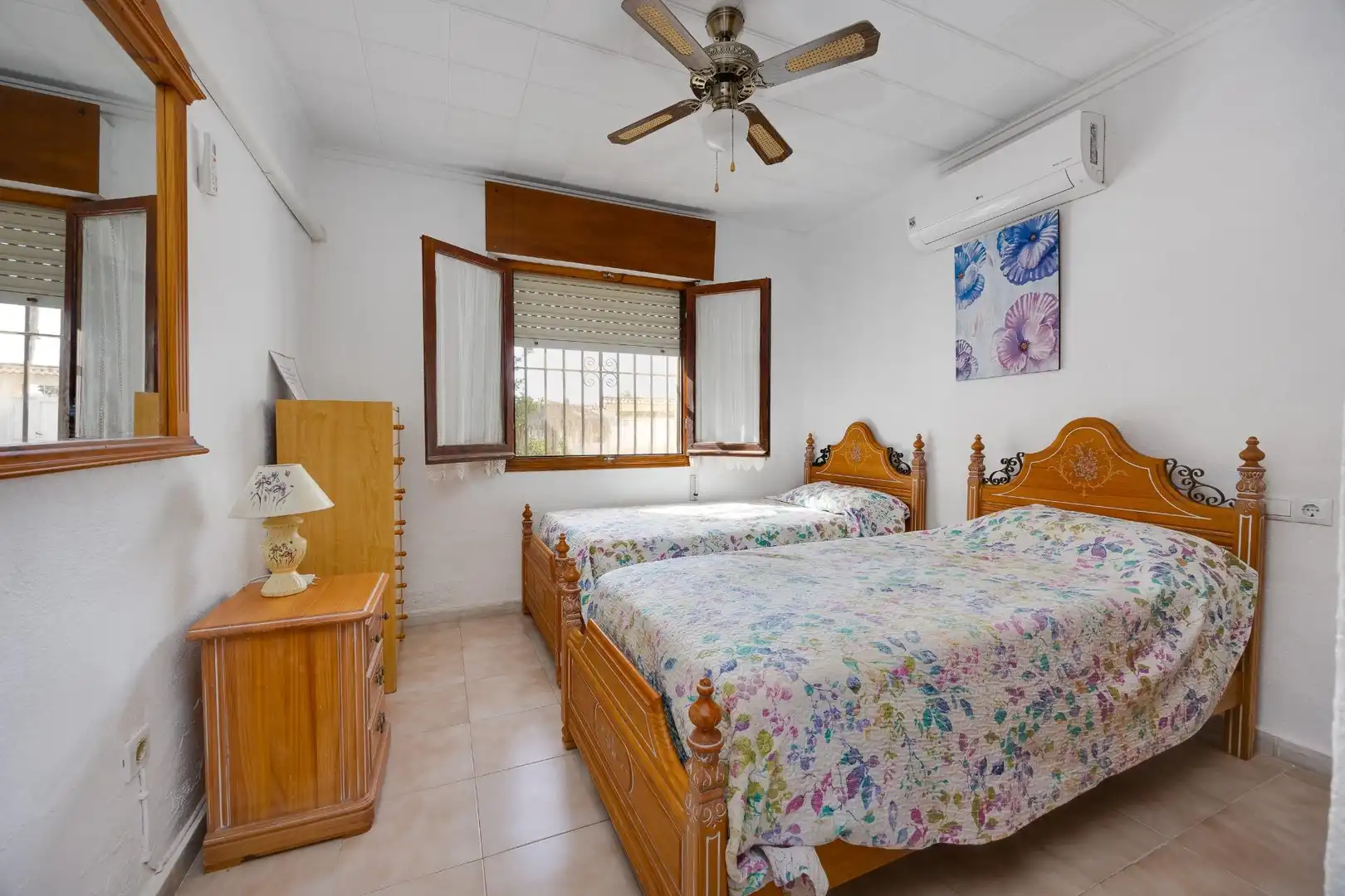 Dormitori de Casa o xalet en venda en Torrevieja amb Aire condicionat, Jardí privat i Terrassa
