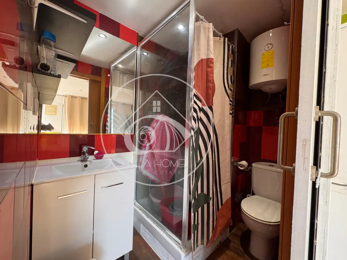 Baño de Estudio en venta en Sitges con Amueblado, Horno y Microondas