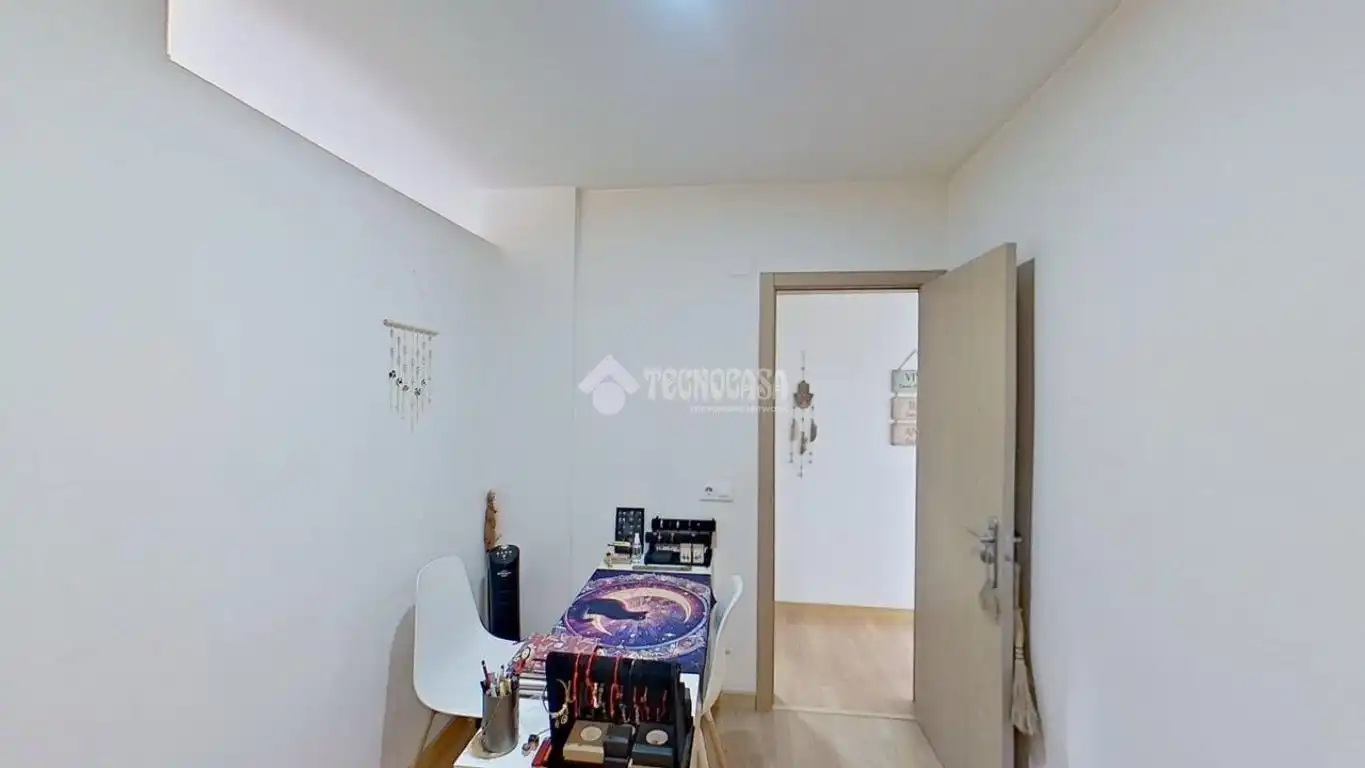 Bedroom of Flat for sale in Manresa  with Terrace, Storage room and Furnished