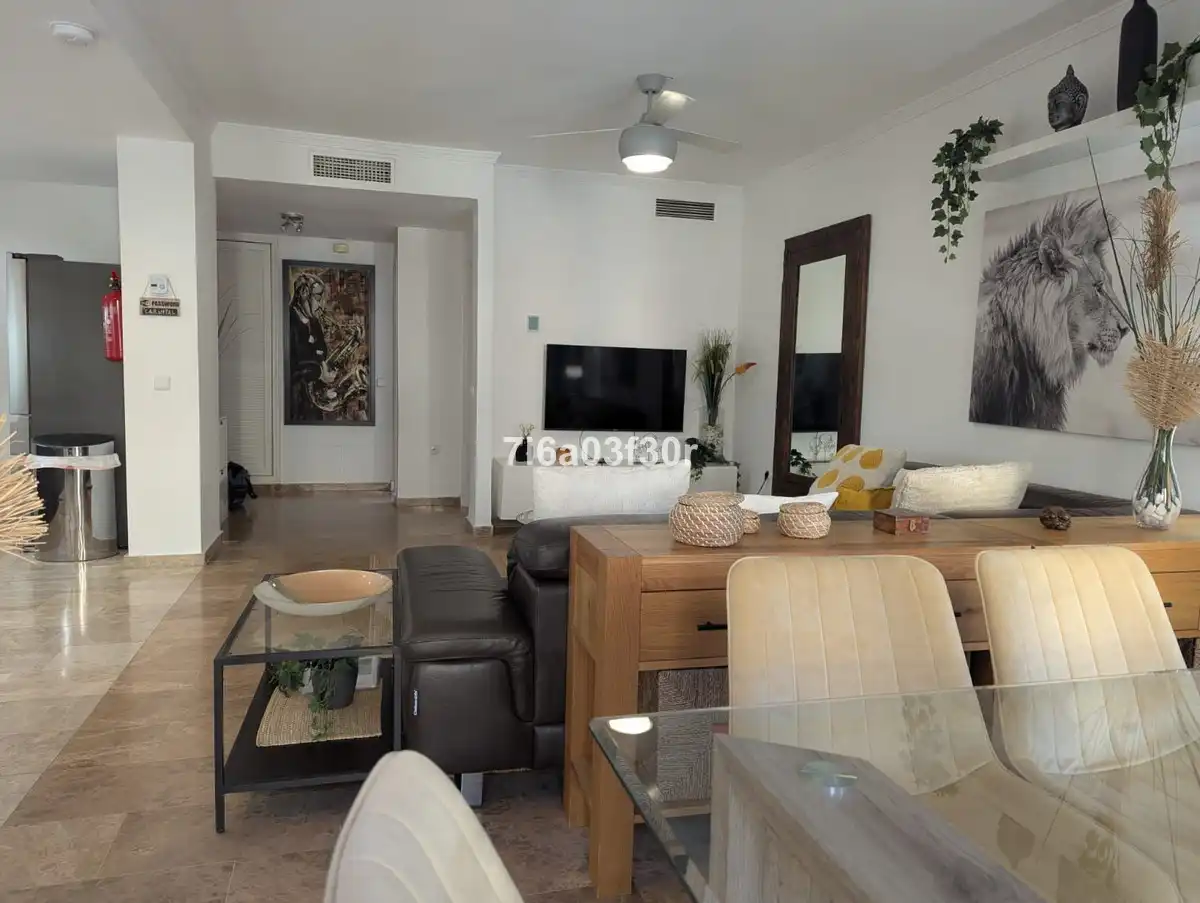 Wohnzimmer von Wohnungen zum Verkauf in Marbella mit Heizung, Privatgarten und Terrasse