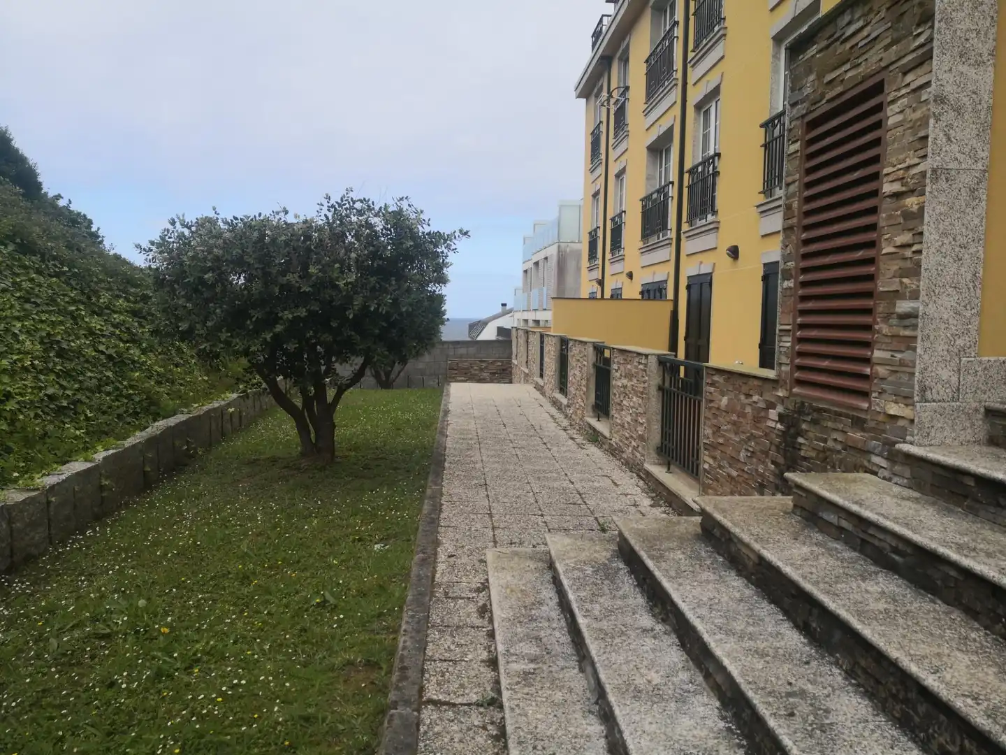 Vista exterior de Piso en venta en Malpica de Bergantiños con Calefacción y Jardín privado