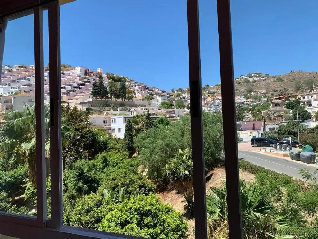 Vista exterior de Pis en venda en Almuñécar amb Jardí privat, Terrassa i Moblat