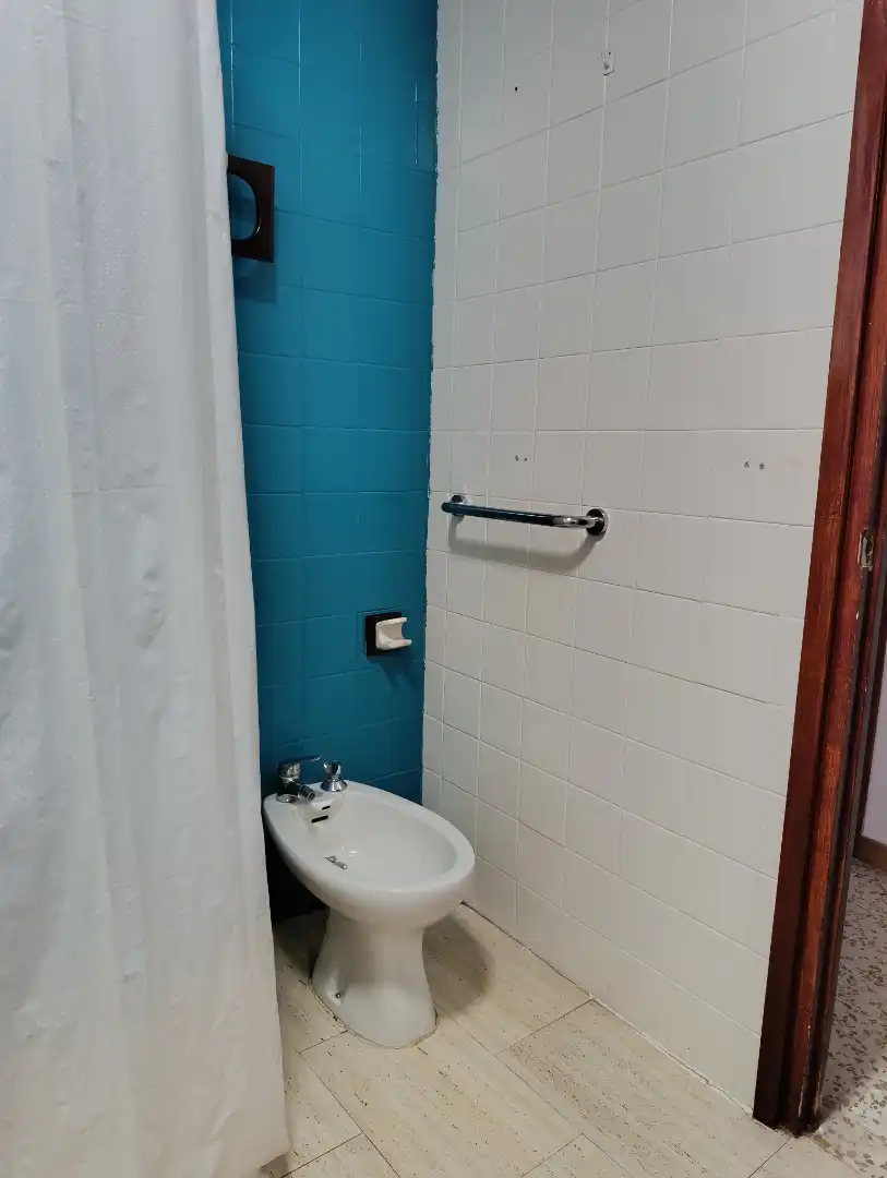 Baño de Piso de alquiler en Dos Hermanas con Aire acondicionado, Terraza y Amueblado