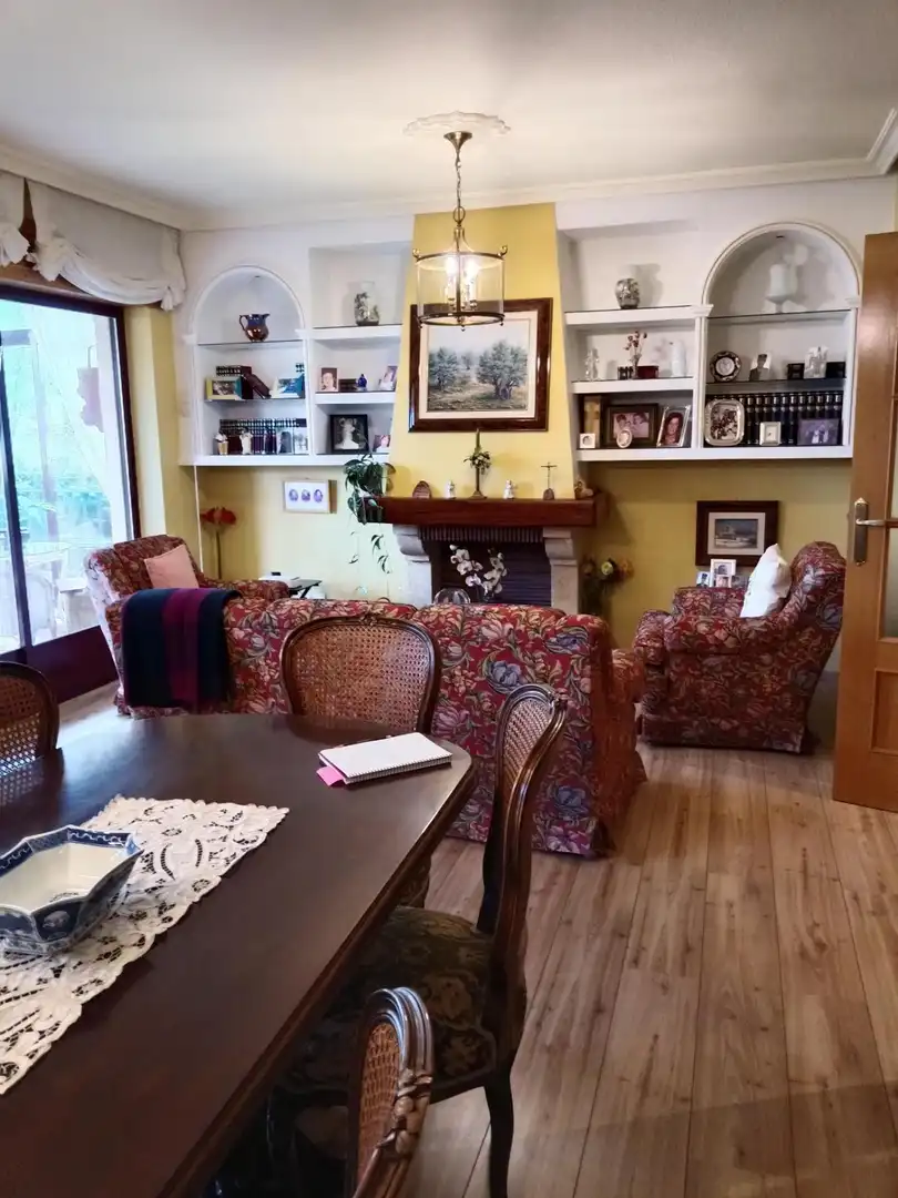 Sala de estar de Casa adosada en venta en La Lastrilla  con Aire acondicionado, Calefacción y Jardín privado