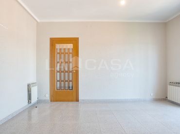 Pis amb balcó en venda a Carrer de Cantàbria