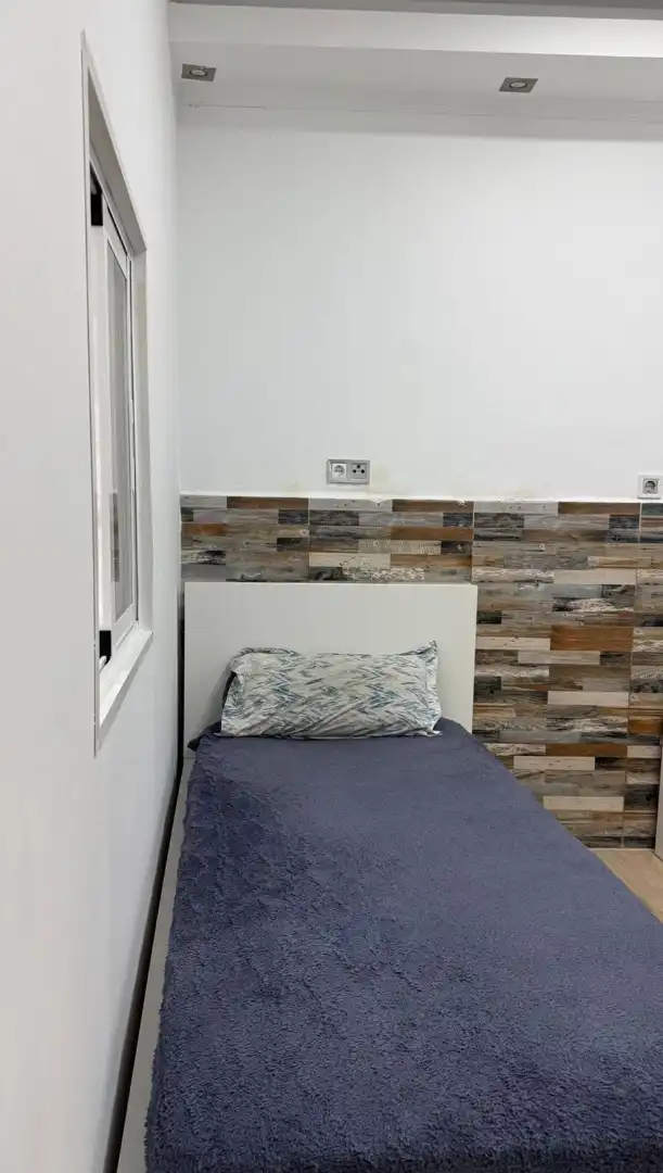 Dormitori de Casa adosada en venda en Cornellà de Llobregat amb Aire condicionat, Calefacció i Terrassa