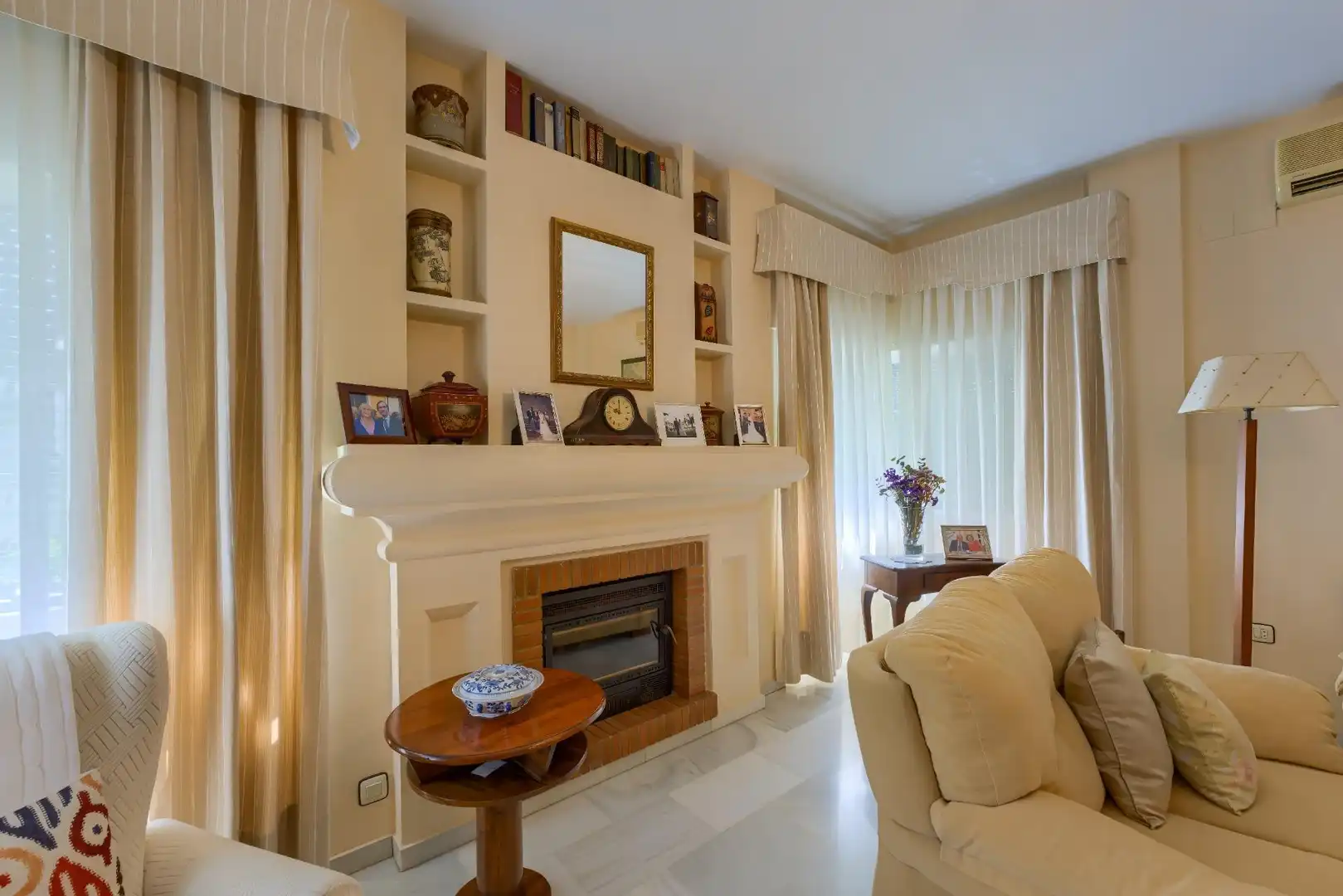 Living room of Houses for sale in Tomares  with Air Conditioner, Heating and Private garden