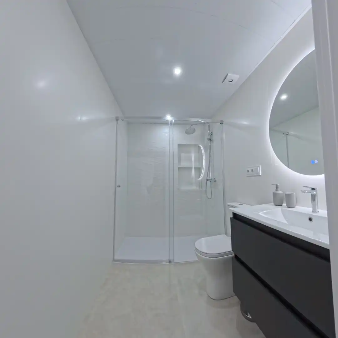 Bany de Apartament de lloguer en Algarrobo amb Aire condicionat, Calefacció i Moblat