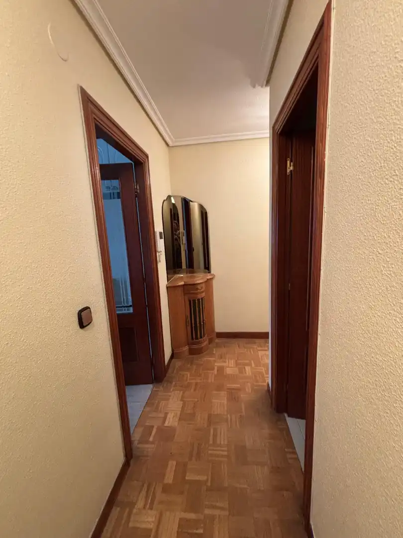 Piso de alquiler en  Pamplona / Iruña con Calefacción, Parquet y Amueblado