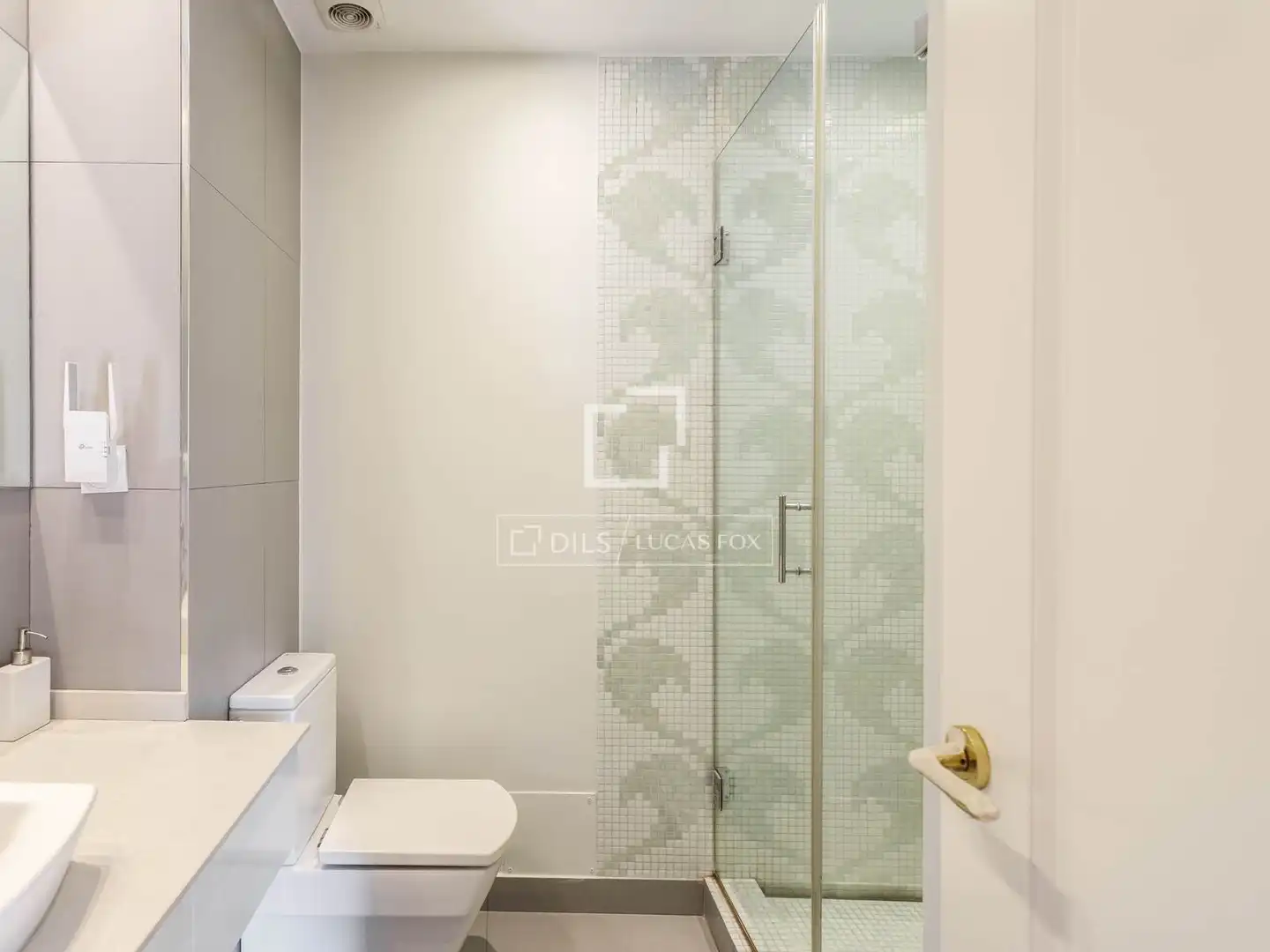 Badezimmer von Dachboden zur Miete in Madrid mit Klimaanlage, Heizung und Parkett