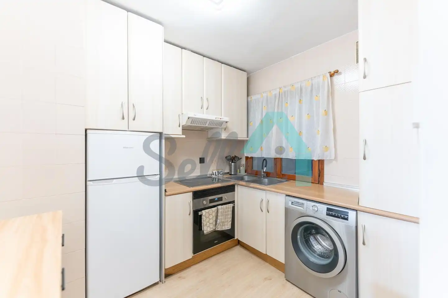 Flat for rent in Calle Gregorio Marañon, Vallobín