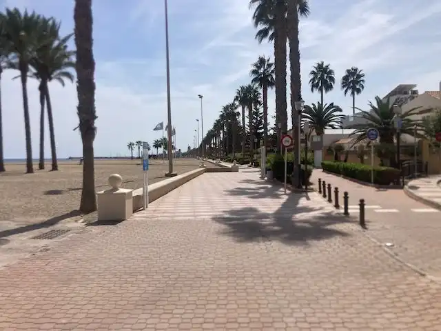 Vista exterior de Pis en venda en Roquetas de Mar amb Aire condicionat, Terrassa i Piscina comunitària