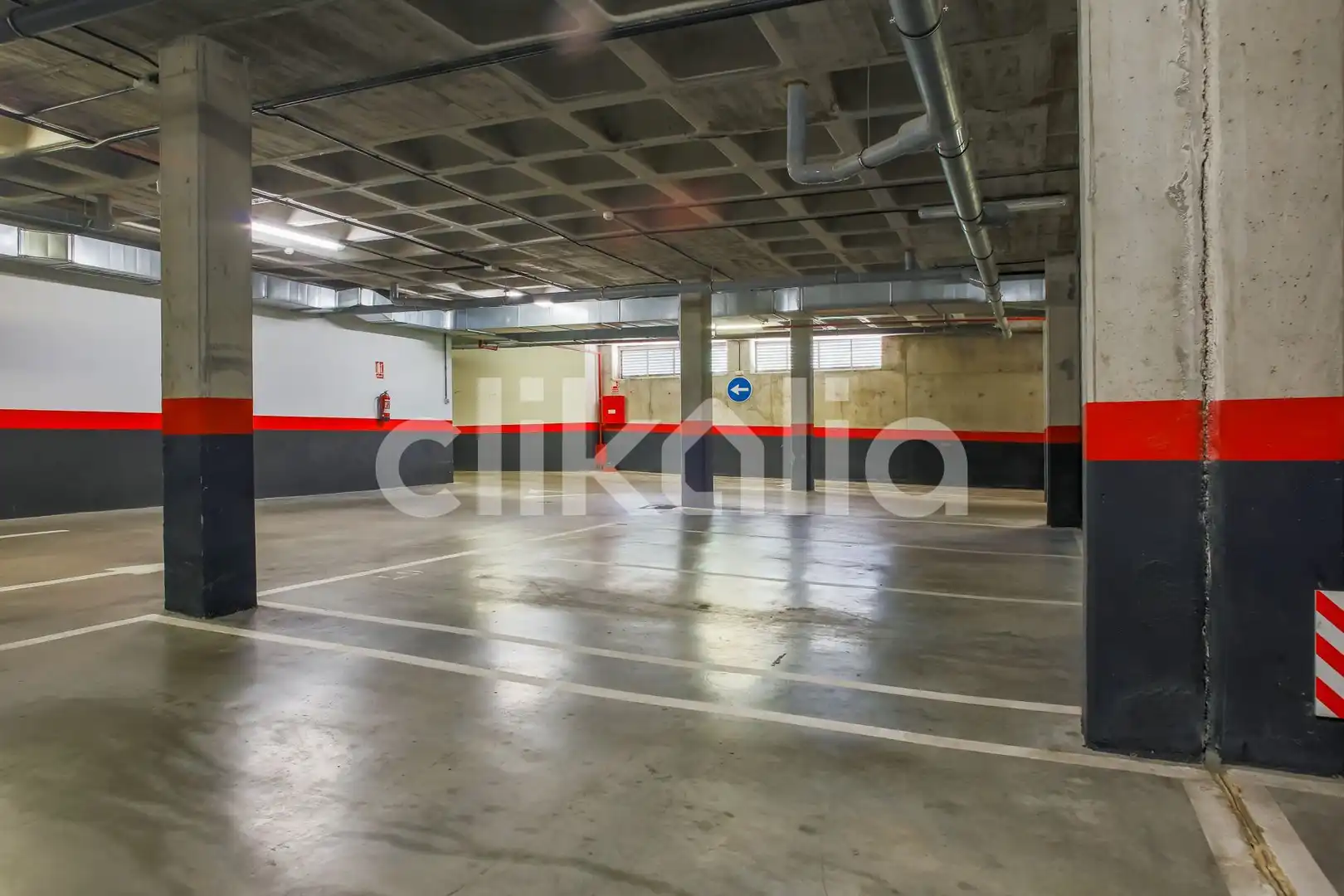 Parkplatz von Wohnung zum Verkauf in Tres Cantos mit Heizung, Privatgarten und Terrasse