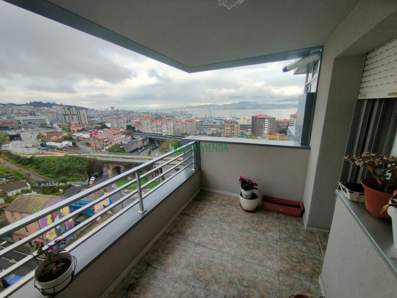 Dormitori de Pis en venda en Vigo  amb Calefacció, Terrassa i Traster