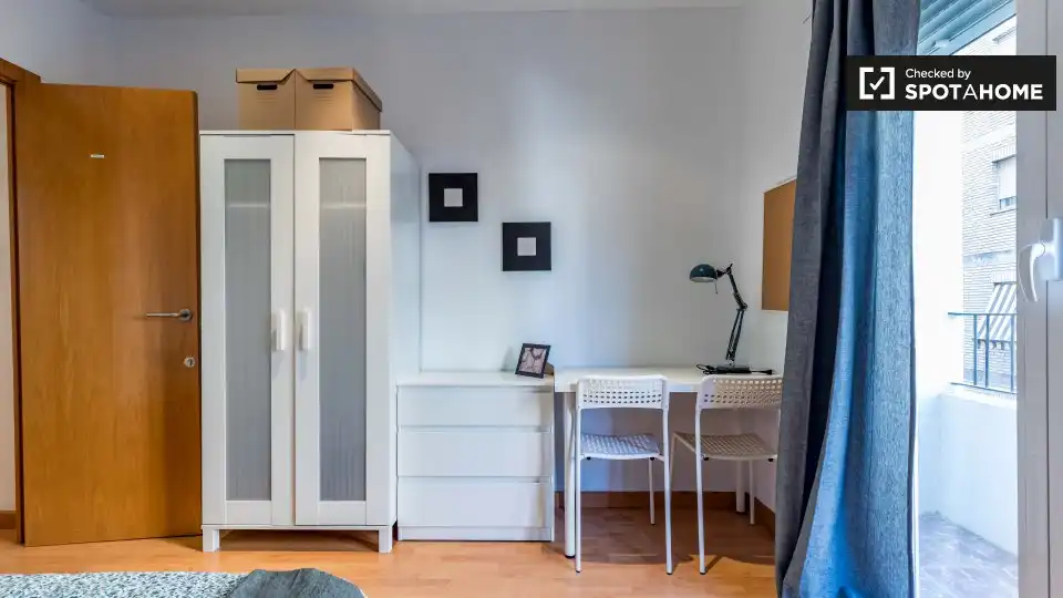 Habitación de Piso de alquiler en Valencia con Aire acondicionado, Calefacción y Amueblado