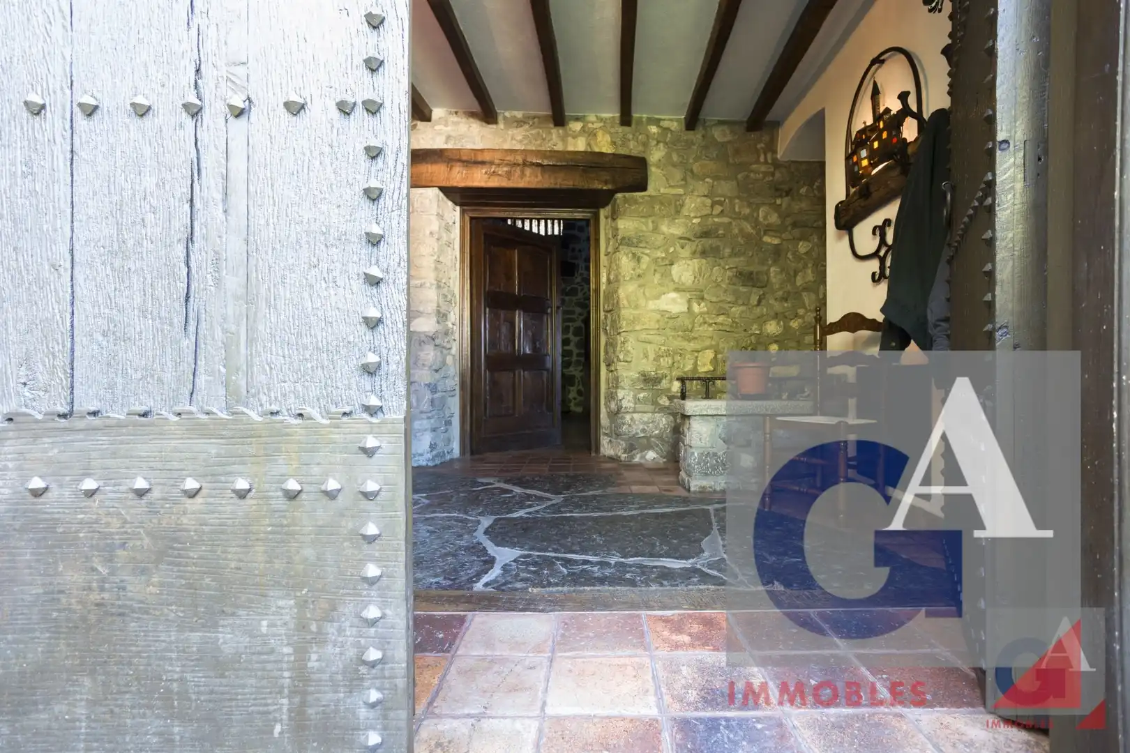 Country homes for sale in Montagut i Oix