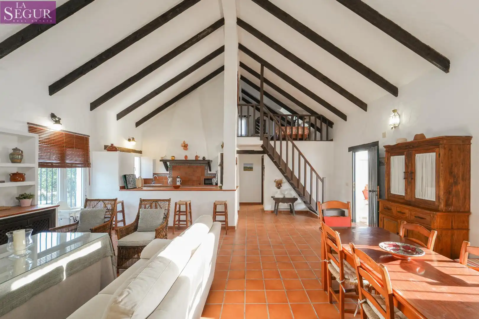 Sala d'estar de Casa o xalet en venda en Vejer de la Frontera amb Jardí privat, Terrassa i Piscina