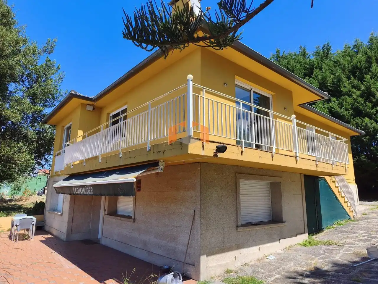 Vista exterior de Casa o chalet en venta en Vigo  con Calefacción, Jardín privado y Parquet