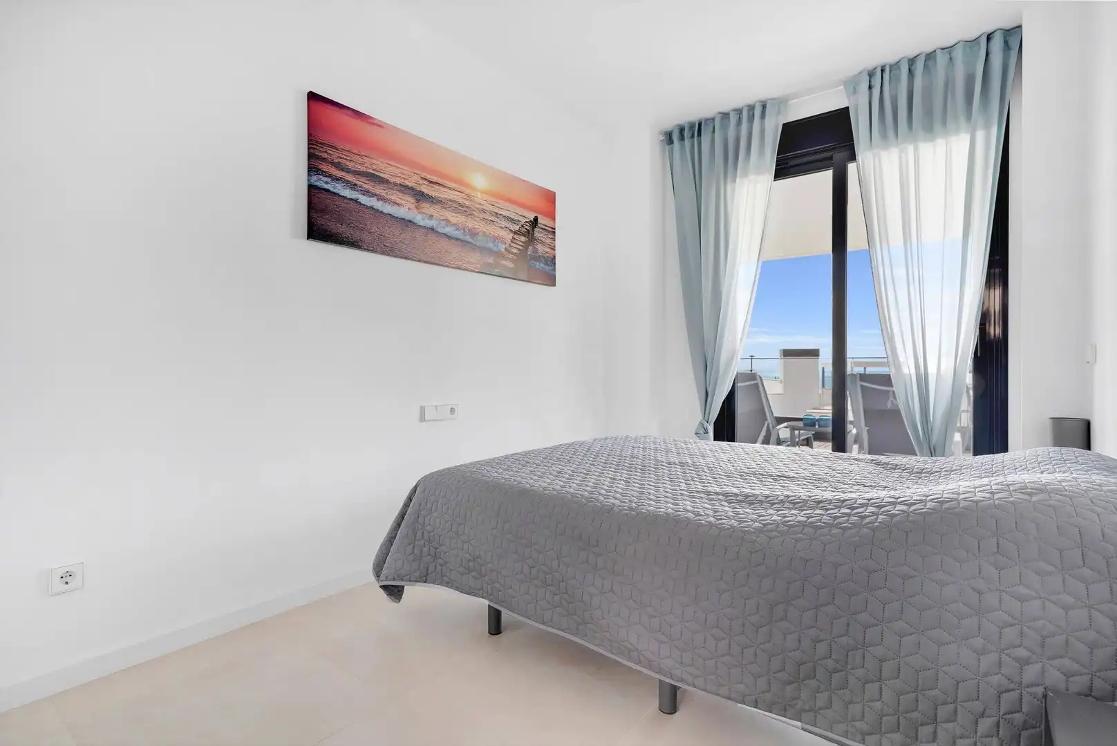 Dormitori de Apartament en venda en Fuengirola amb Aire condicionat, Jardí privat i Terrassa