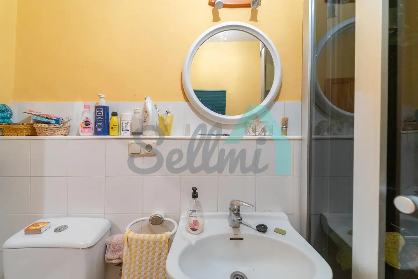 Badezimmer von Einfamilien-Reihenhaus zum Verkauf in Onís mit Heizung, Abstellraum und Balkon