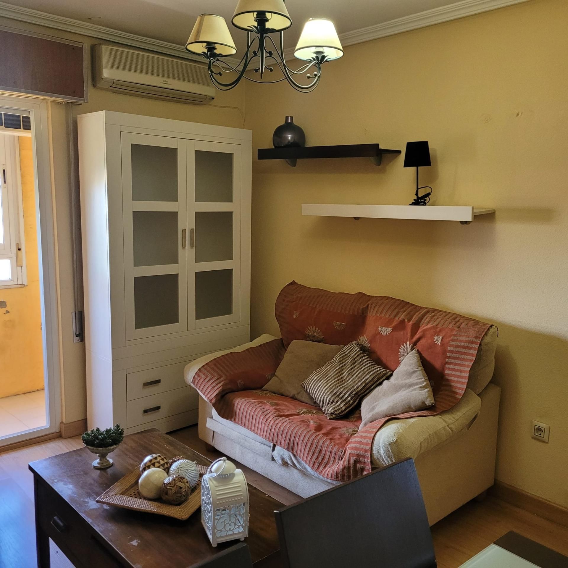 Sala d'estar de Pis de lloguer en Cáceres Capital amb Calefacció, Terrassa i Balcó