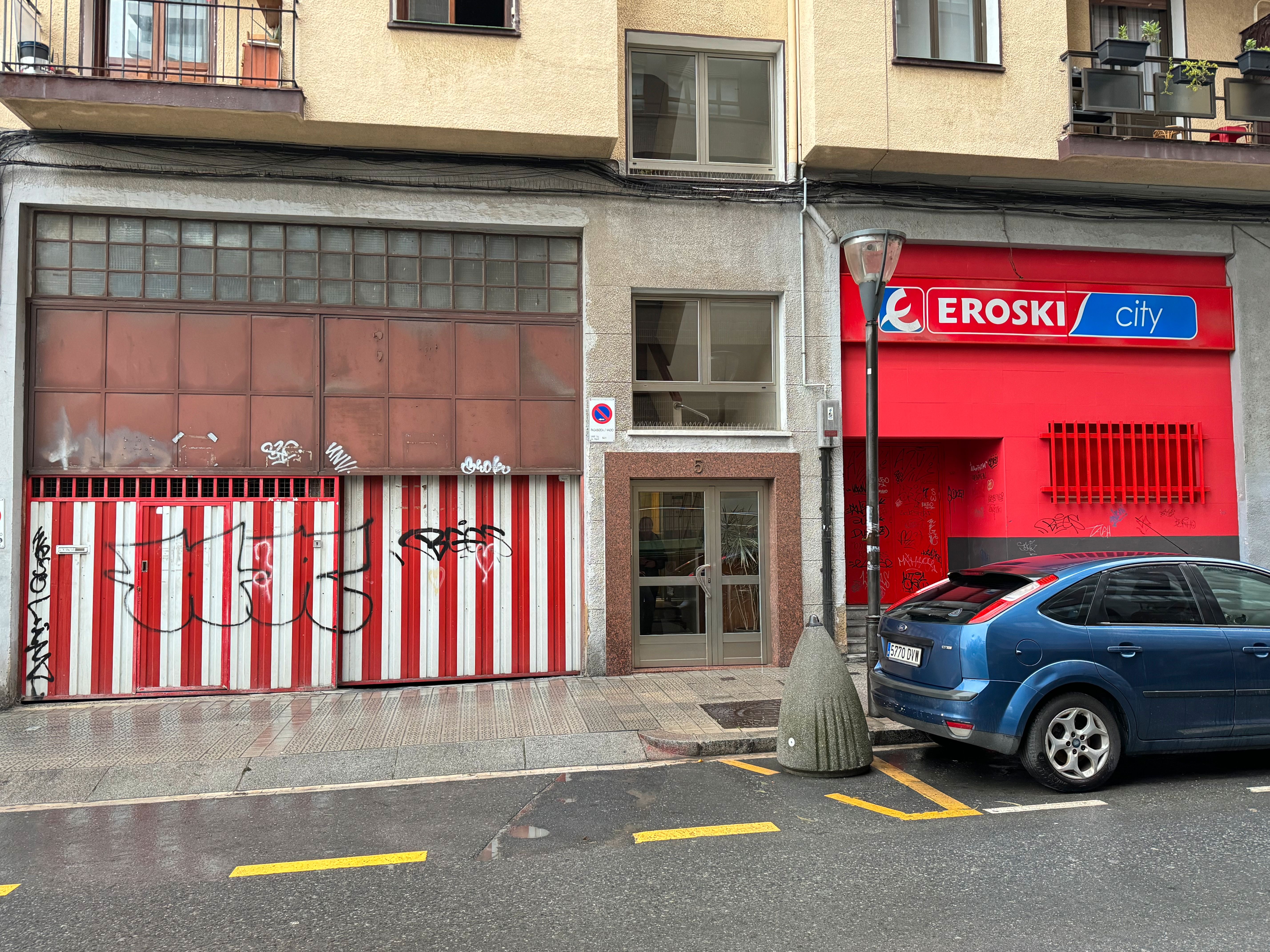 Vista exterior de Garatge en venda en Bilbao 