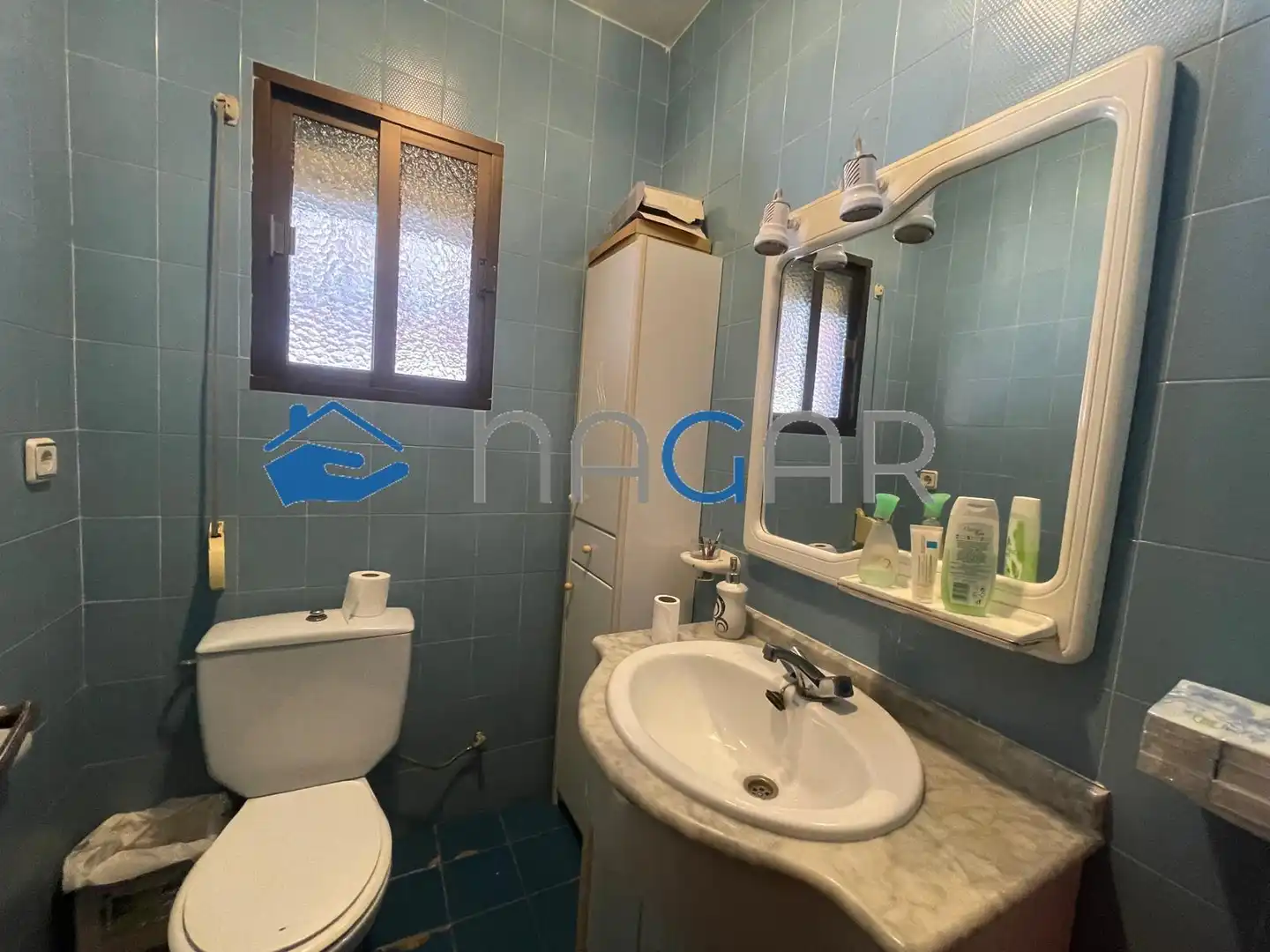 Badezimmer von Country house zum Verkauf in La Línea de la Concepción mit Privatgarten, Schwimmbad und Möbliert