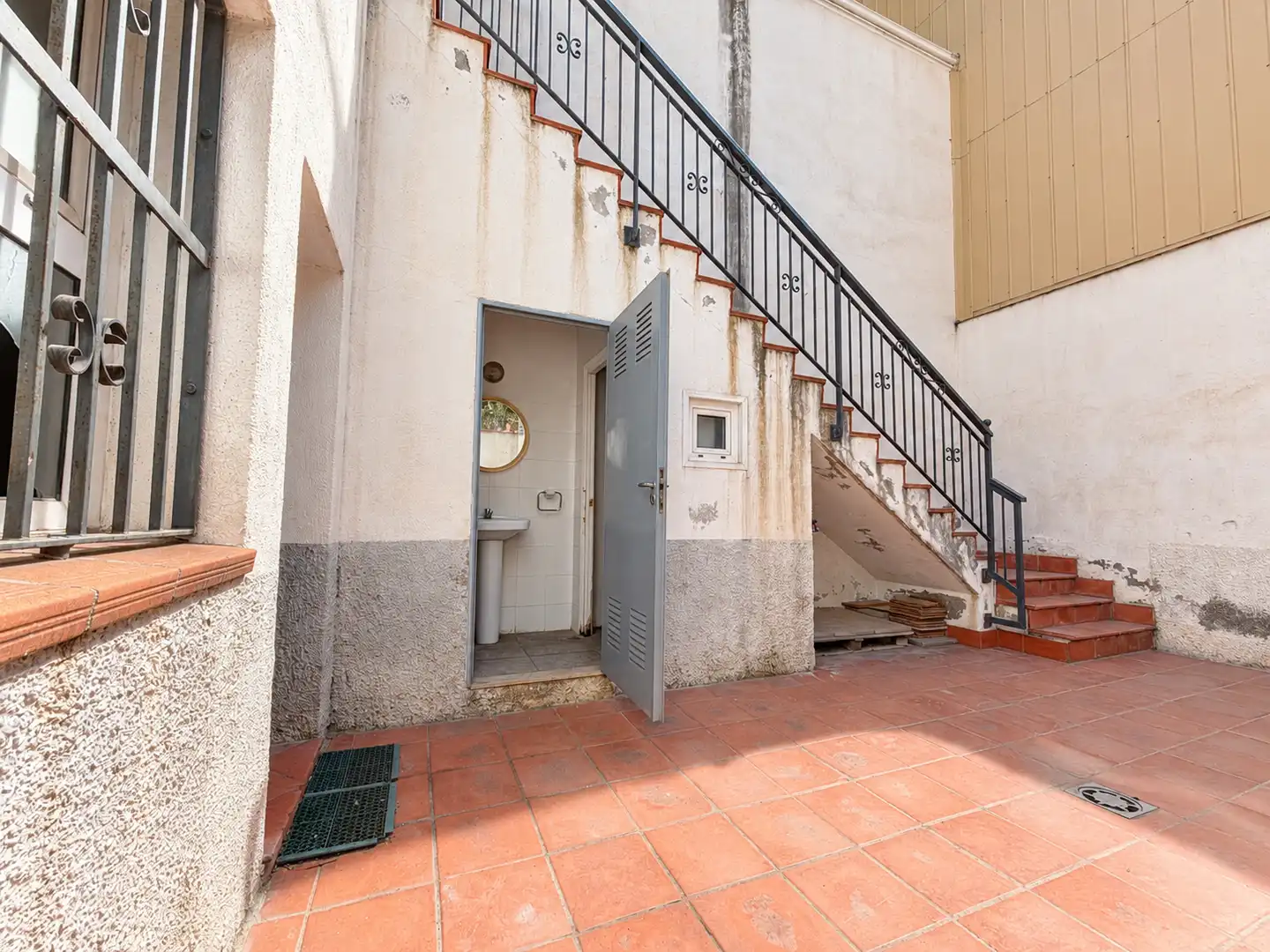 Semi-detached house with terrace for sale in Marianao, imagen 9