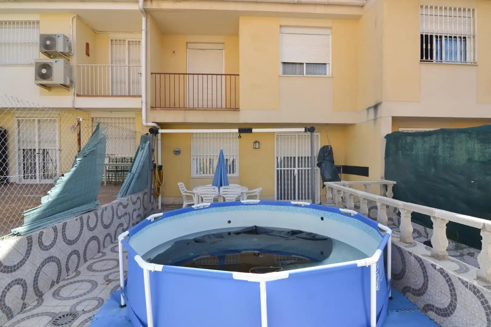 Piscina de Casa adosada en venta en Navalcarnero con Aire acondicionado, Calefacción y Jardín privado