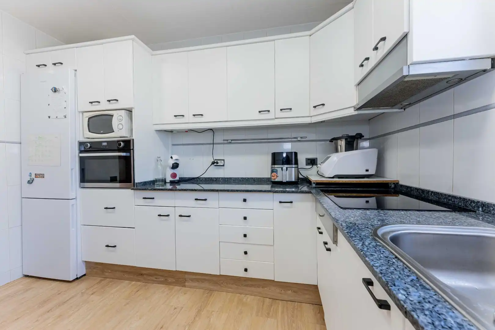 Kitchen of Flat for sale in Castelldefels  with Air Conditioner, Heating and Parquet flooring