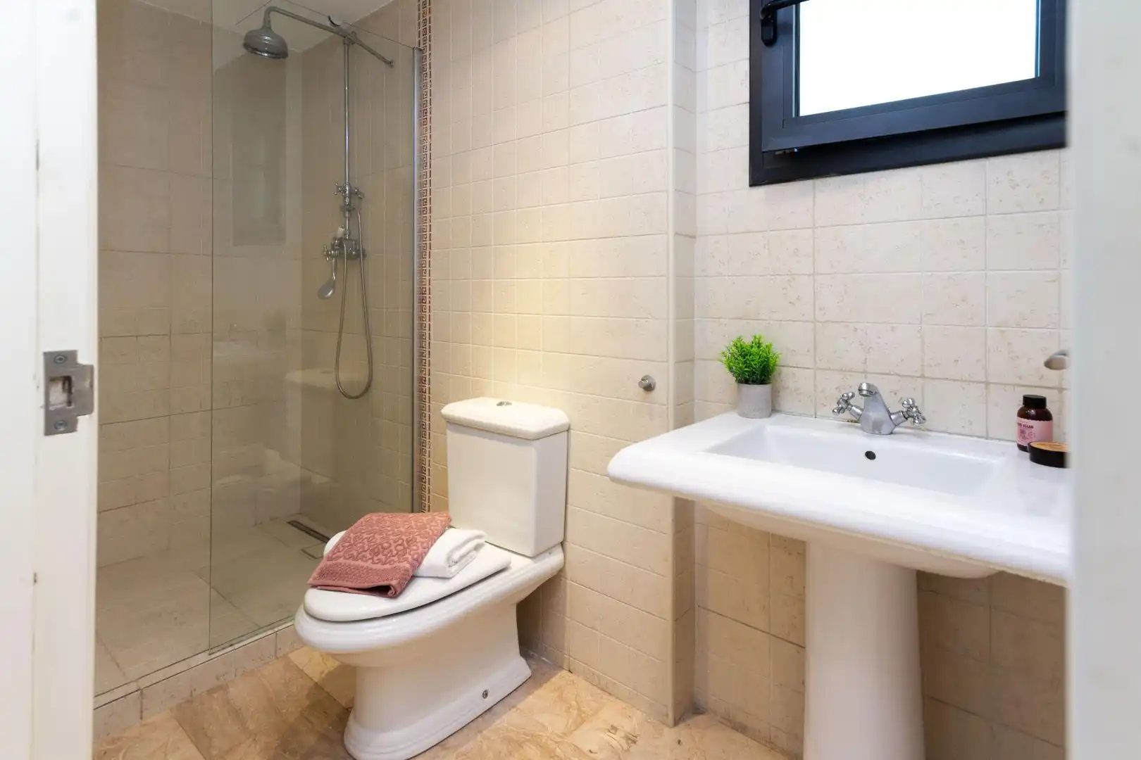 Baño de Casa o chalet en venta en Cerdanyola del Vallès con Aire acondicionado, Calefacción y Jardín privado