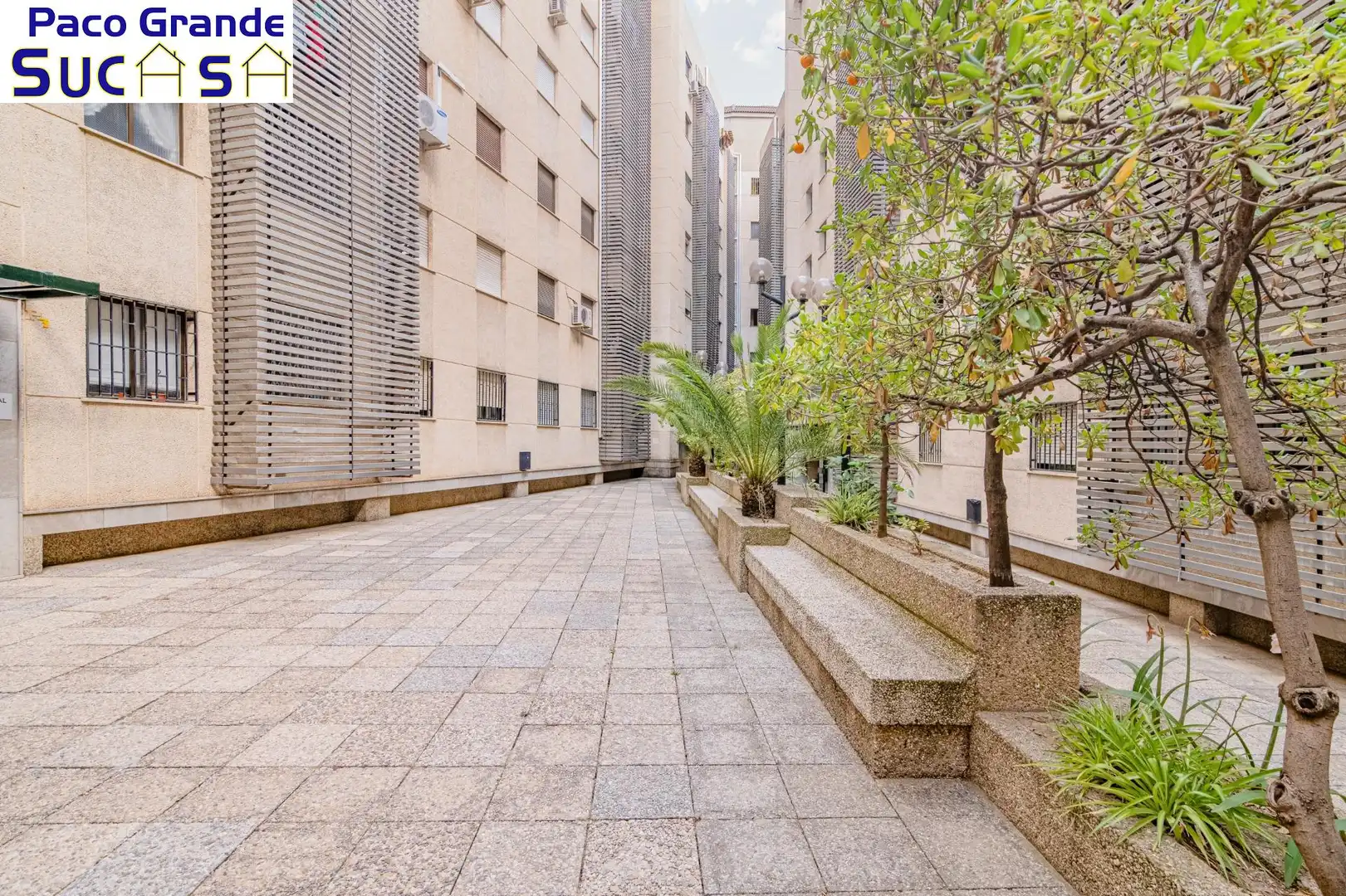 Vista exterior de Pis en venda en Granada amb Calefacció i Moblat