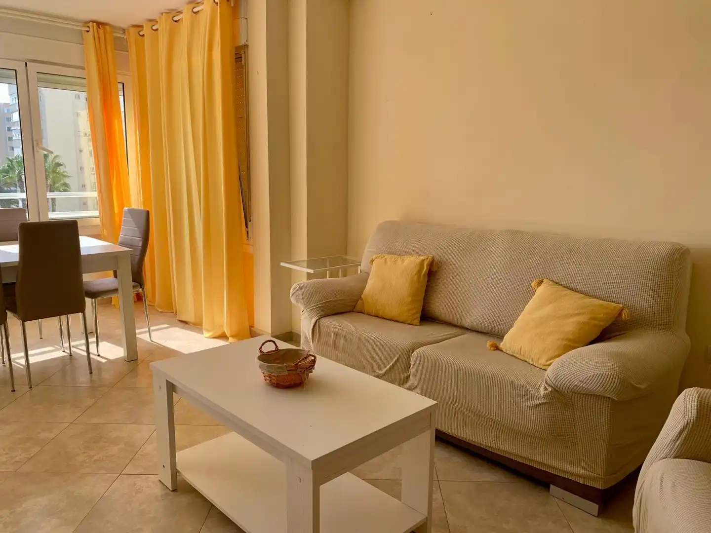 Sala de estar de Apartamento de alquiler en Alicante / Alacant con Terraza, Amueblado y Piscina comunitaria