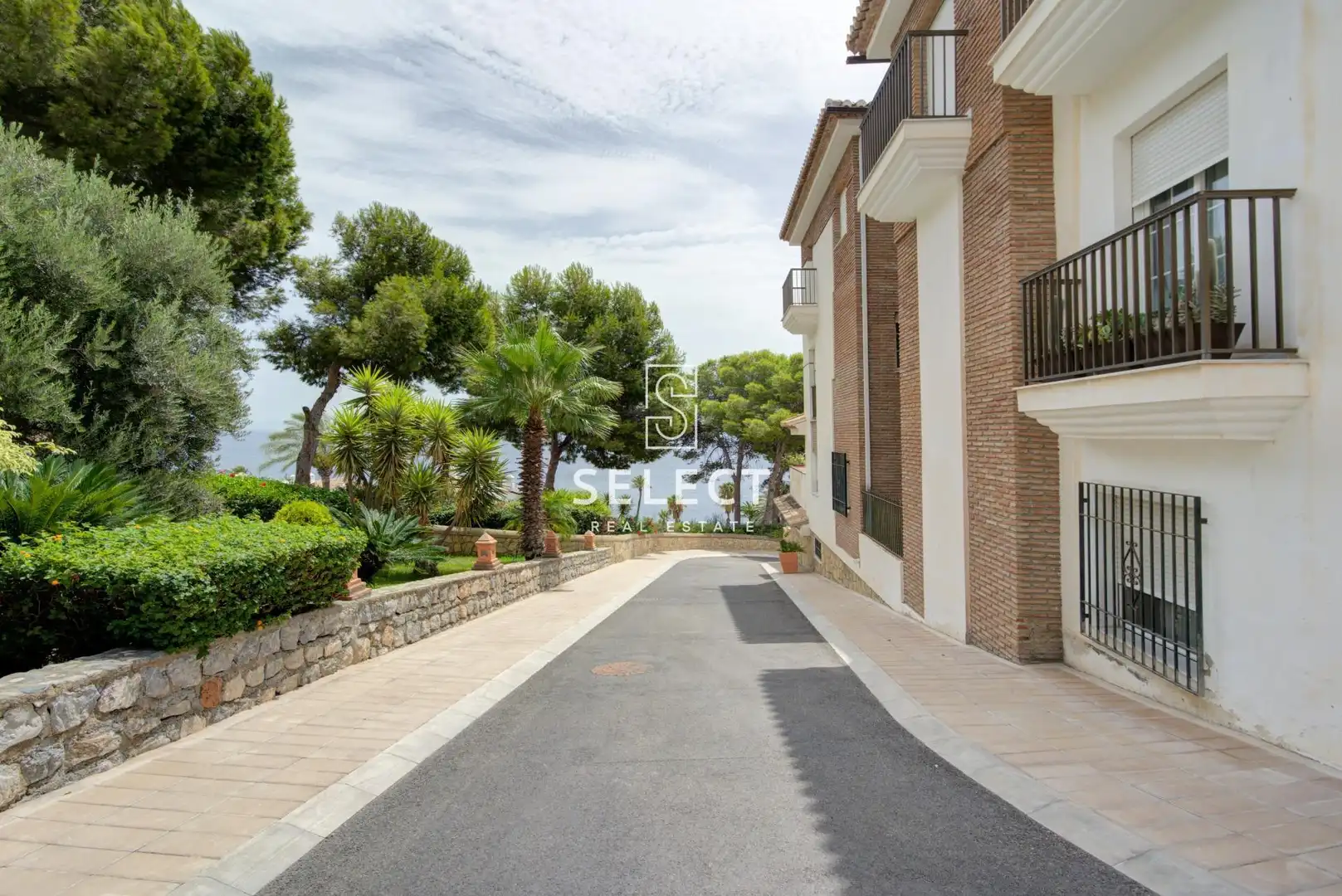 Vista exterior de Casa adosada en venta en Almuñécar con Aire acondicionado, Calefacción y Terraza