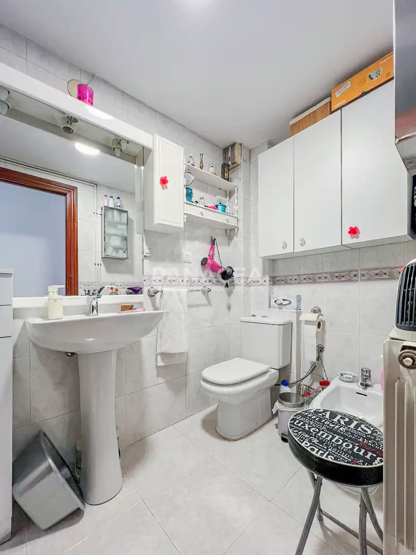Bathroom of Flat for sale in Granada  with Terrace, Furnished and Oven