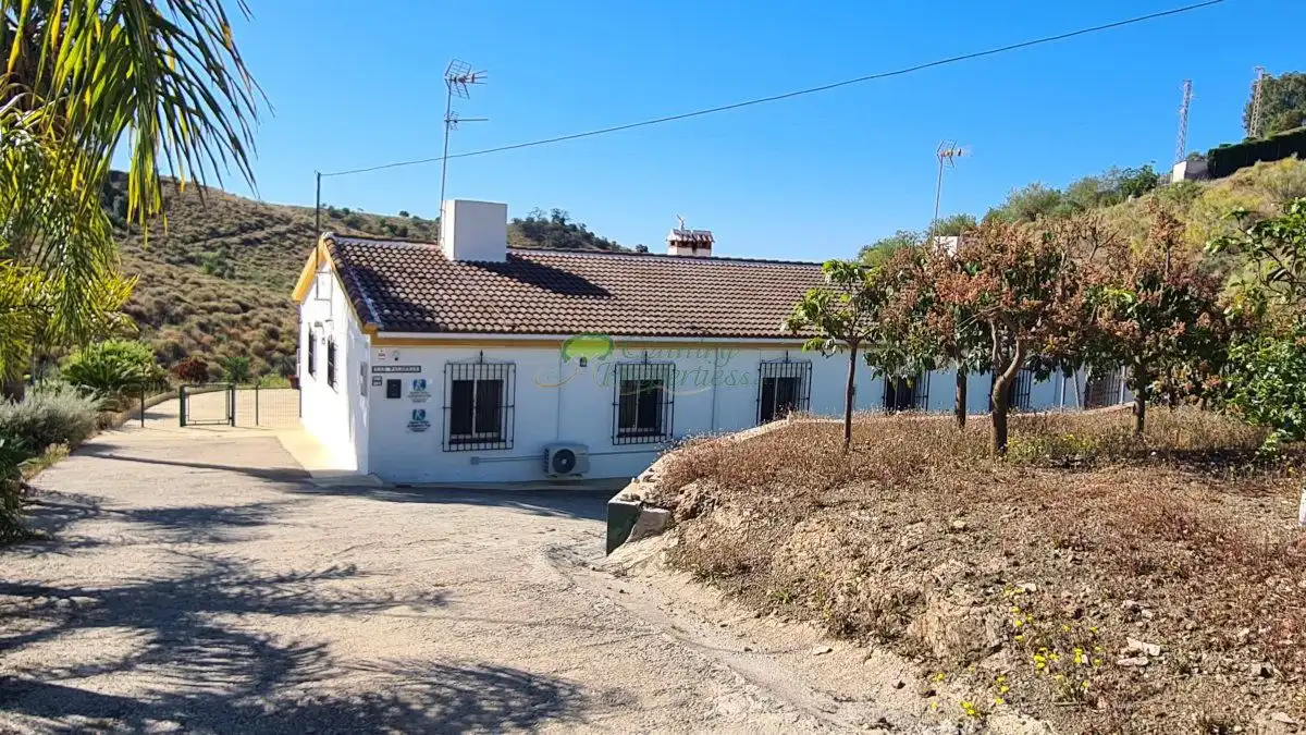 Vista exterior de Finca rústica en venta en Vélez-Málaga con Aire acondicionado, Jardín privado y Terraza