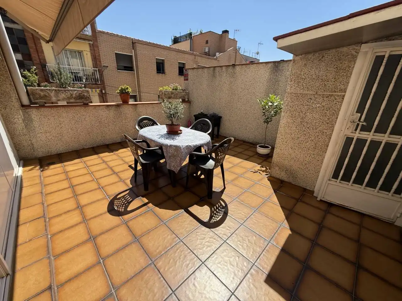 Terrasse von Wohnungen zum Verkauf in Sabadell mit Klimaanlage, Heizung und Privatgarten