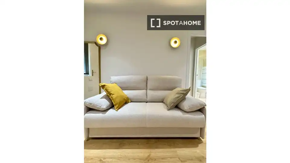Bedroom of Flat for rent in Madrid  with Air Conditioner, Heating and Furnished