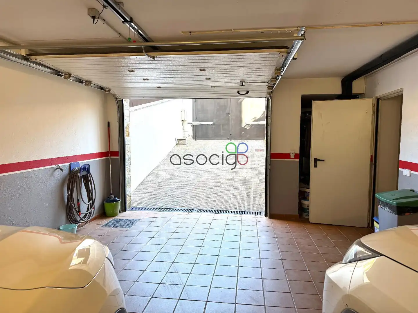 Parking de Casa adosada en venta en Cabanillas del Campo con Aire acondicionado, Calefacción y Jardín privado