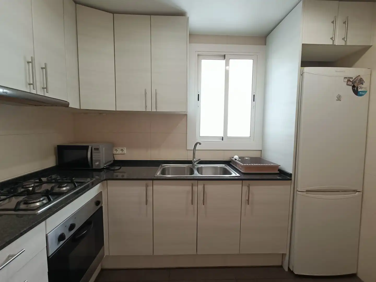 Cocina de Piso en venta en L'Hospitalet de Llobregat con Amueblado y Balcón