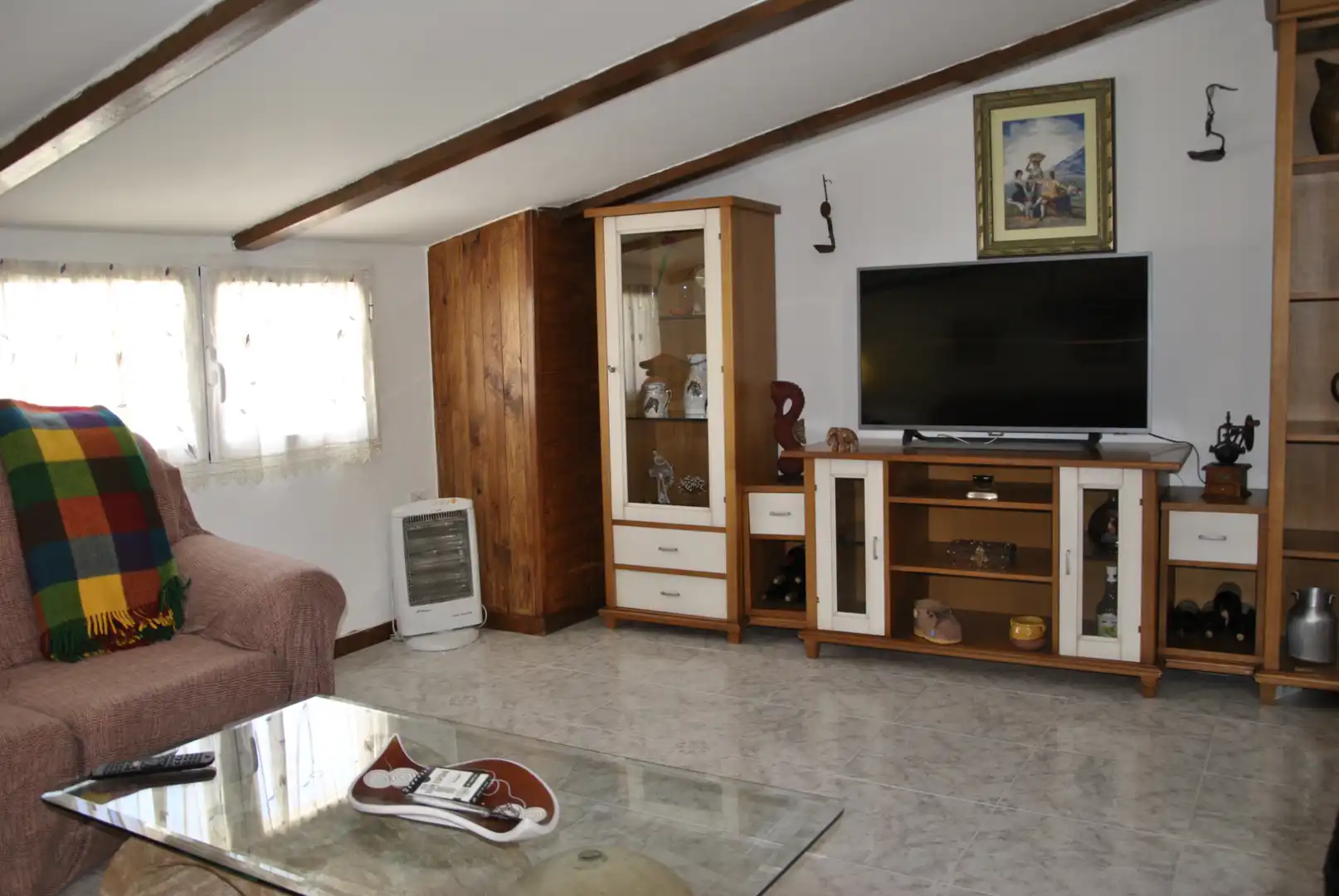 Wohnzimmer von Wohnung zum Verkauf in Arroyomolinos de la Vera mit Klimaanlage, Heizung und Möbliert
