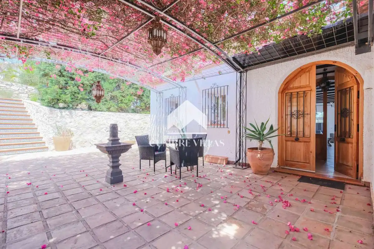 Terrassa de Casa o xalet en venda en Salobreña amb Jardí privat, Terrassa i Piscina comunitària
