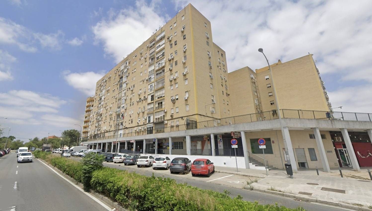 Vista exterior de Piso en venta en  Sevilla Capital con Terraza
