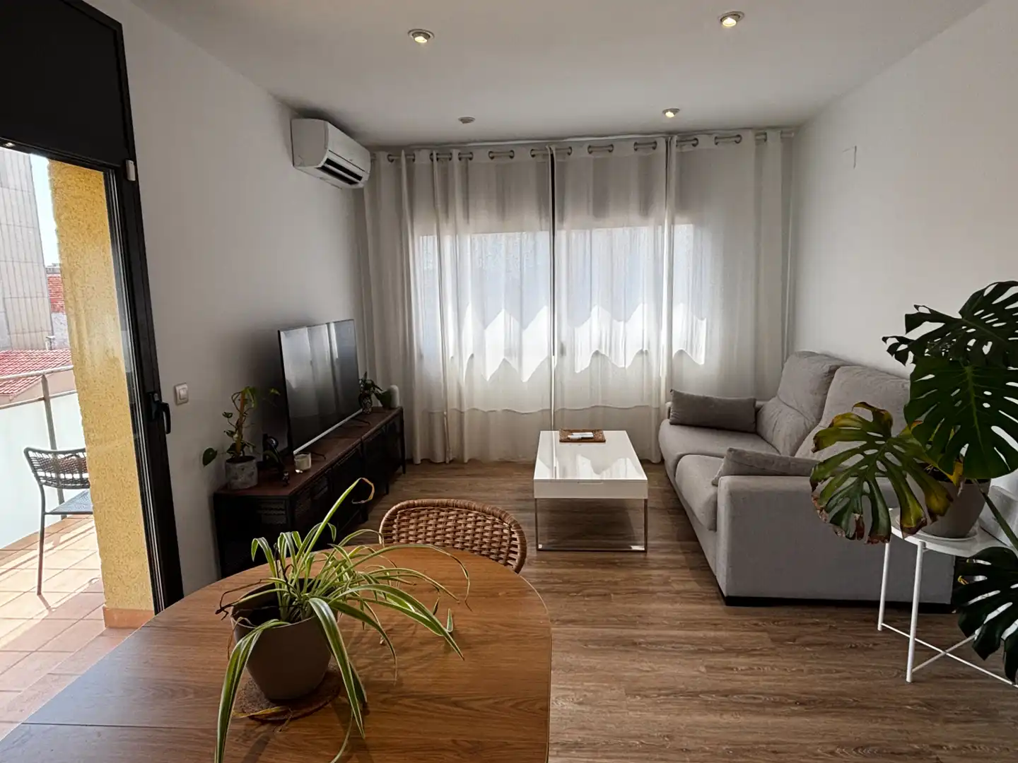 Living room of Flat for sale in Terrassa  with Air Conditioner, Heating and Parquet flooring