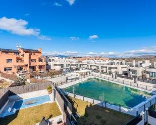 Vista exterior de Casa adosada en venda en Colmenar Viejo amb Calefacció, Jardí privat i Terrassa