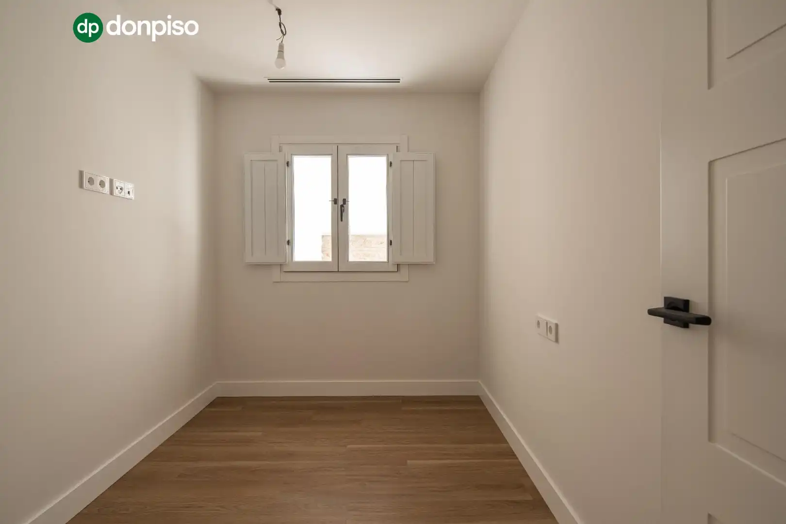 Flat for sale in Granada  with Air Conditioner