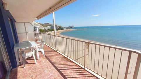 Apartamento reformado situado en primera línea de playa en la zona de el Racó de Cullera.br El inmueble dispone de dos dormitorios